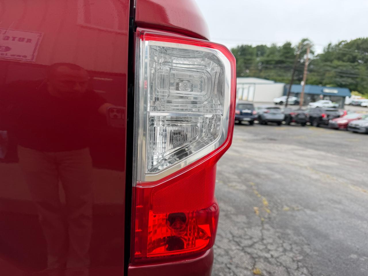 Nissan Titan SV Crew Cab 4WD 2019