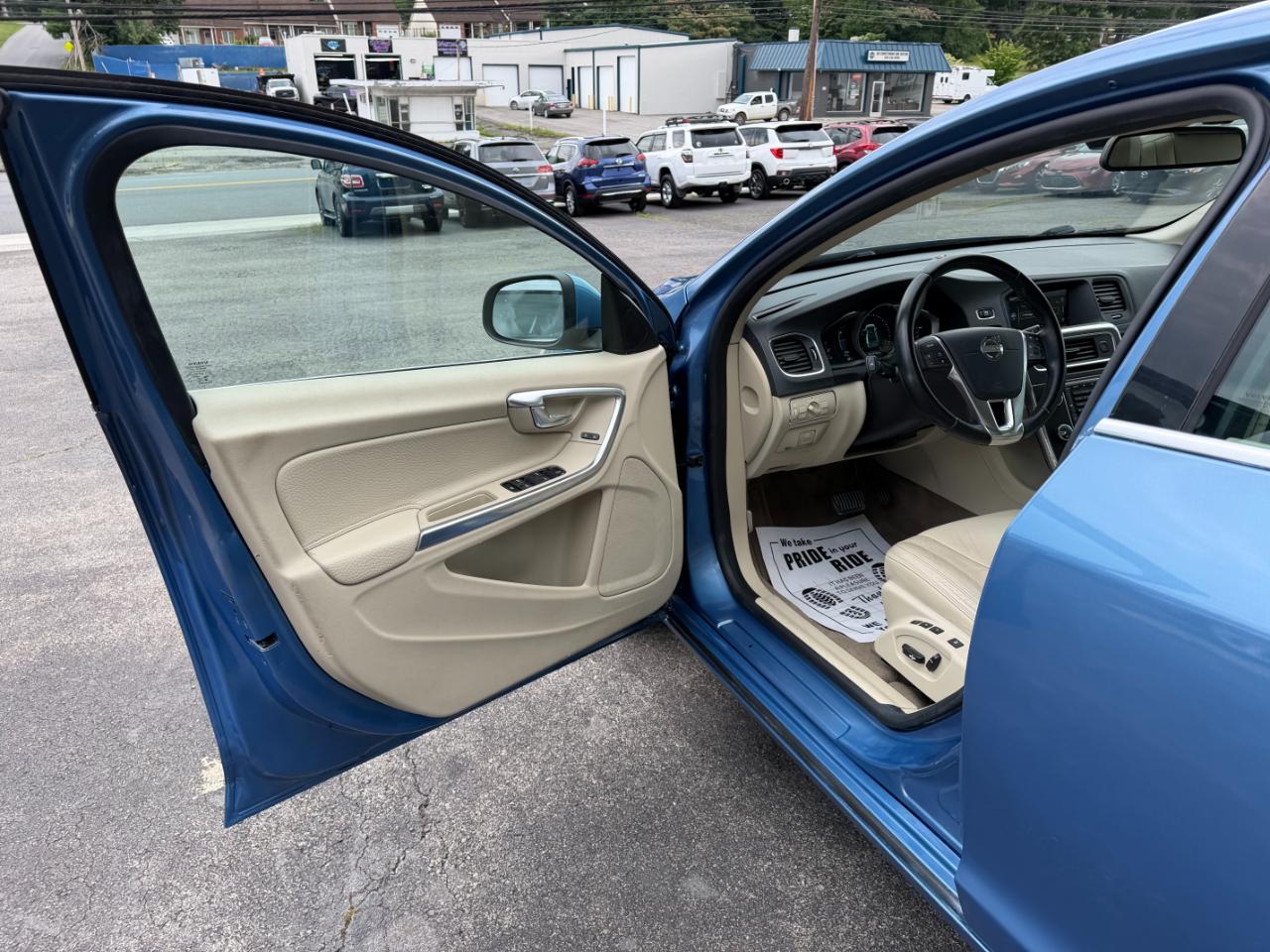 Volvo S60 2.5L Turbo AWD Auto w/Sunroof 2014