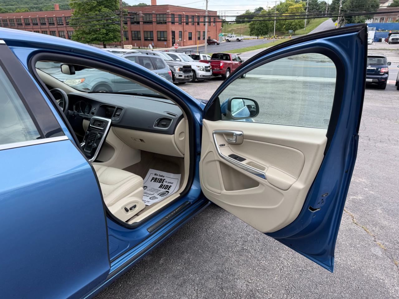 Volvo S60 2.5L Turbo AWD Auto w/Sunroof 2014