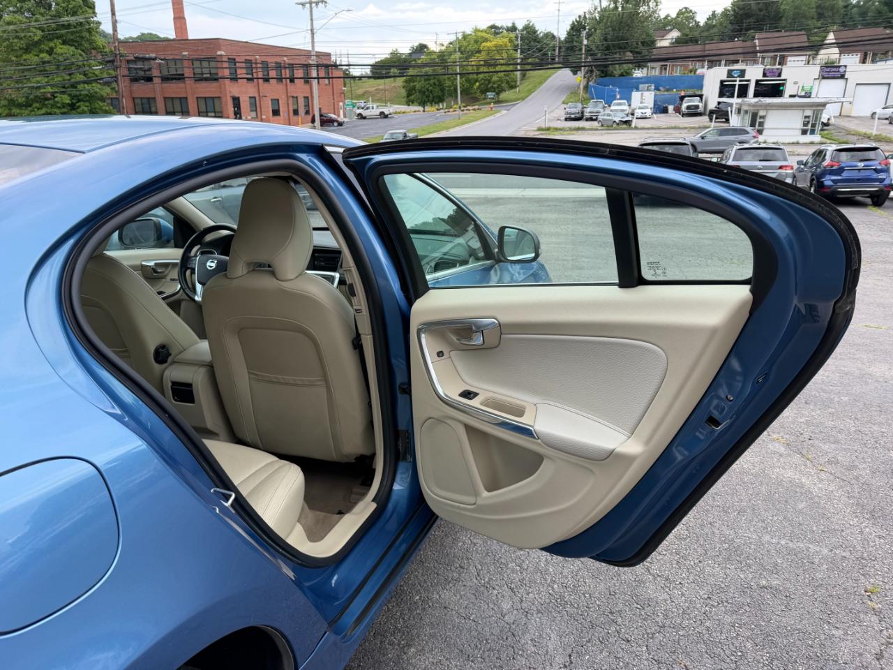 Volvo S60 2.5L Turbo AWD Auto w/Sunroof 2014