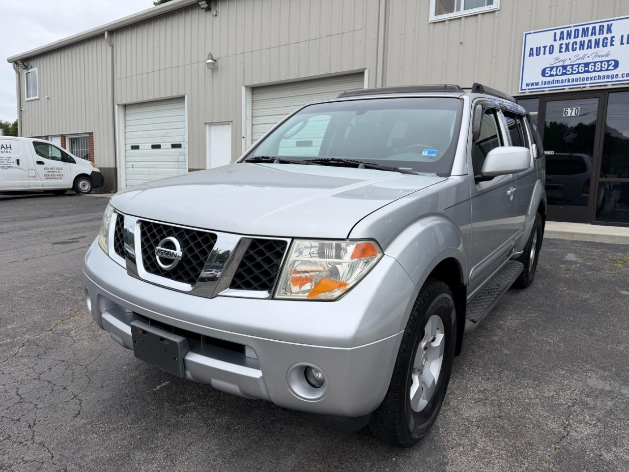 Nissan Pathfinder SE 4WD 2006
