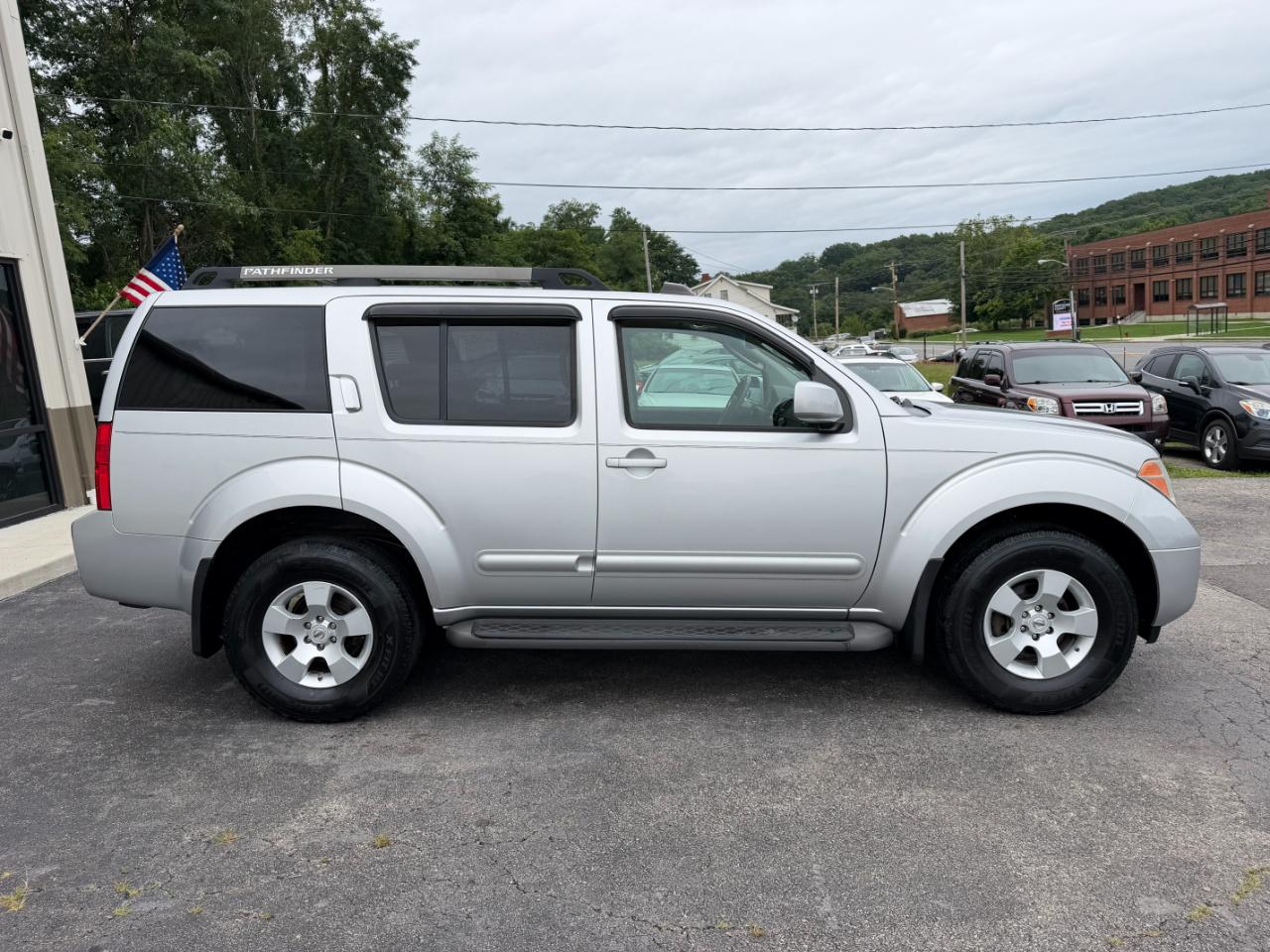 Nissan Pathfinder SE 4WD 2006