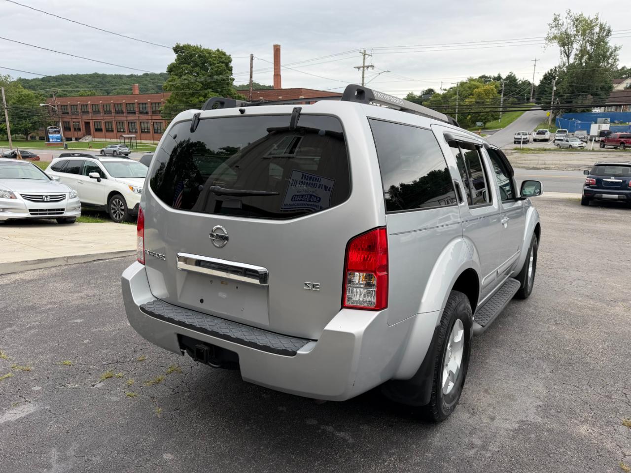 Nissan Pathfinder SE 4WD 2006
