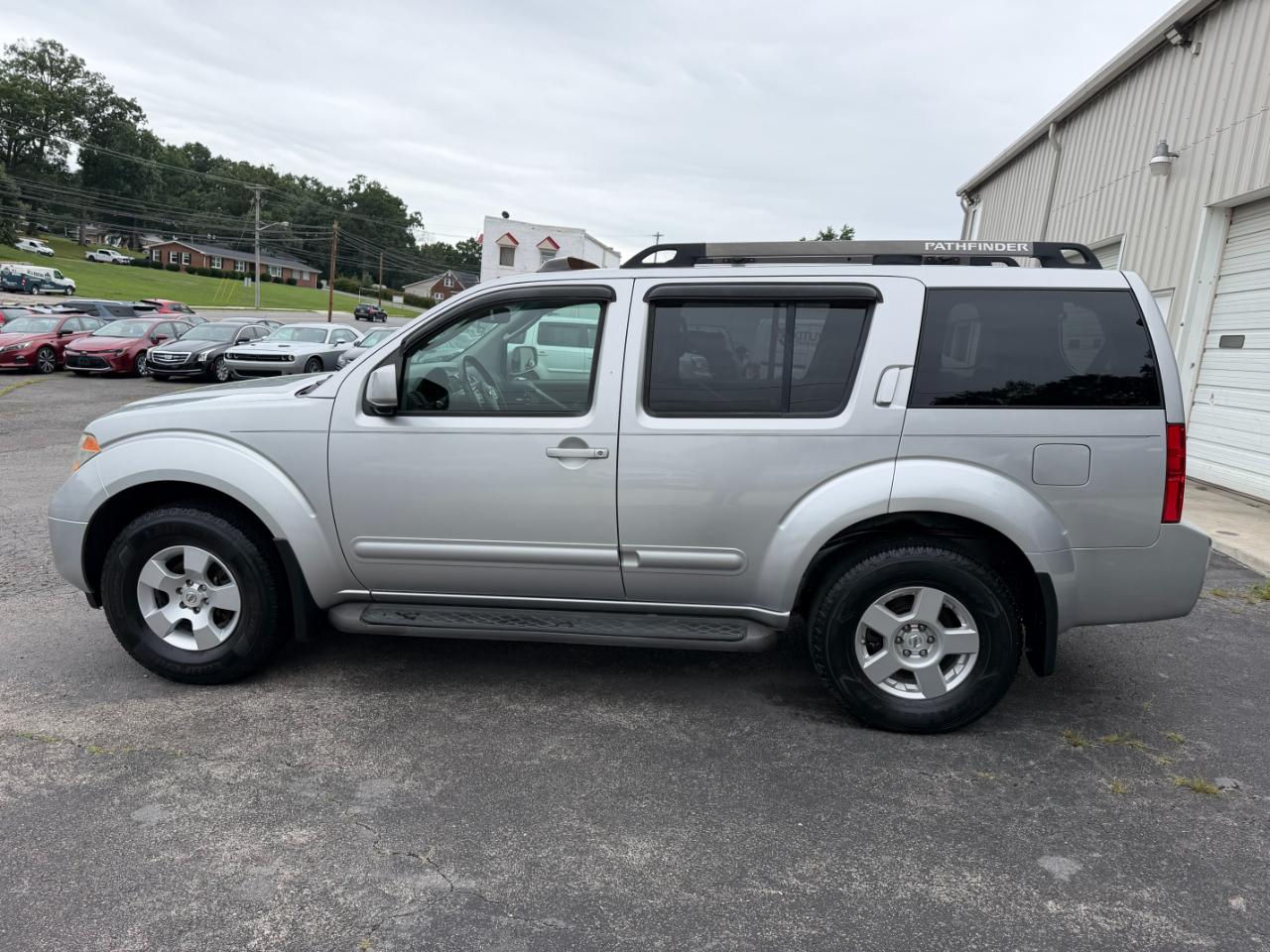Nissan Pathfinder SE 4WD 2006