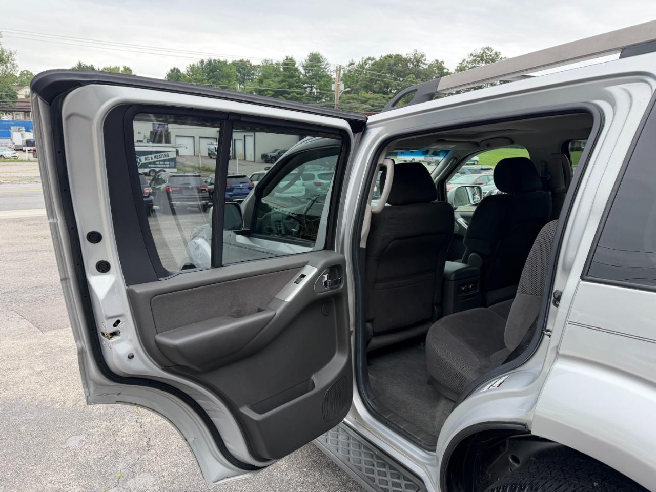 Nissan Pathfinder SE 4WD 2006