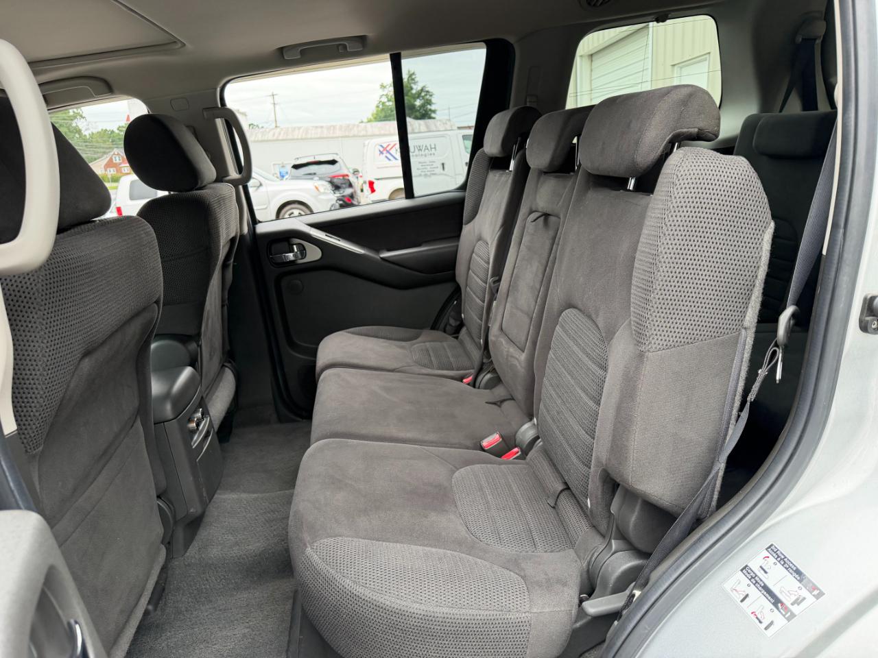 Nissan Pathfinder SE 4WD 2006