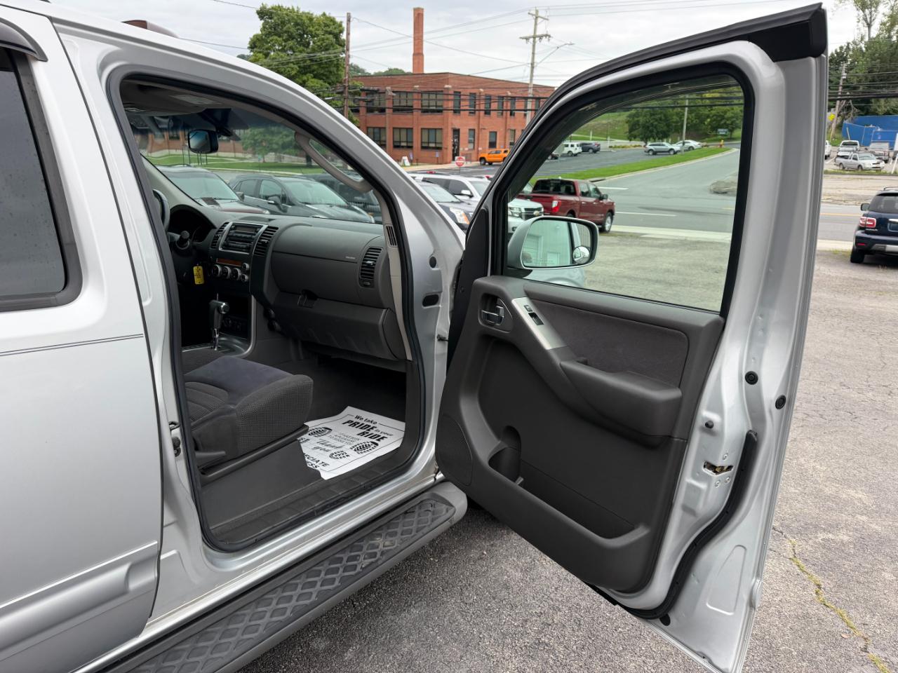 Nissan Pathfinder SE 4WD 2006