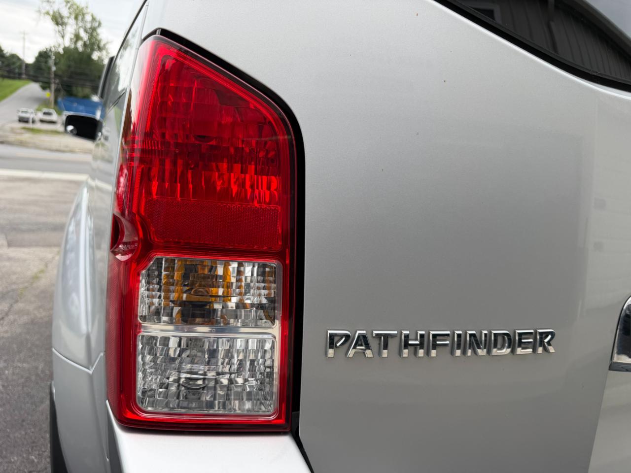 Nissan Pathfinder SE 4WD 2006