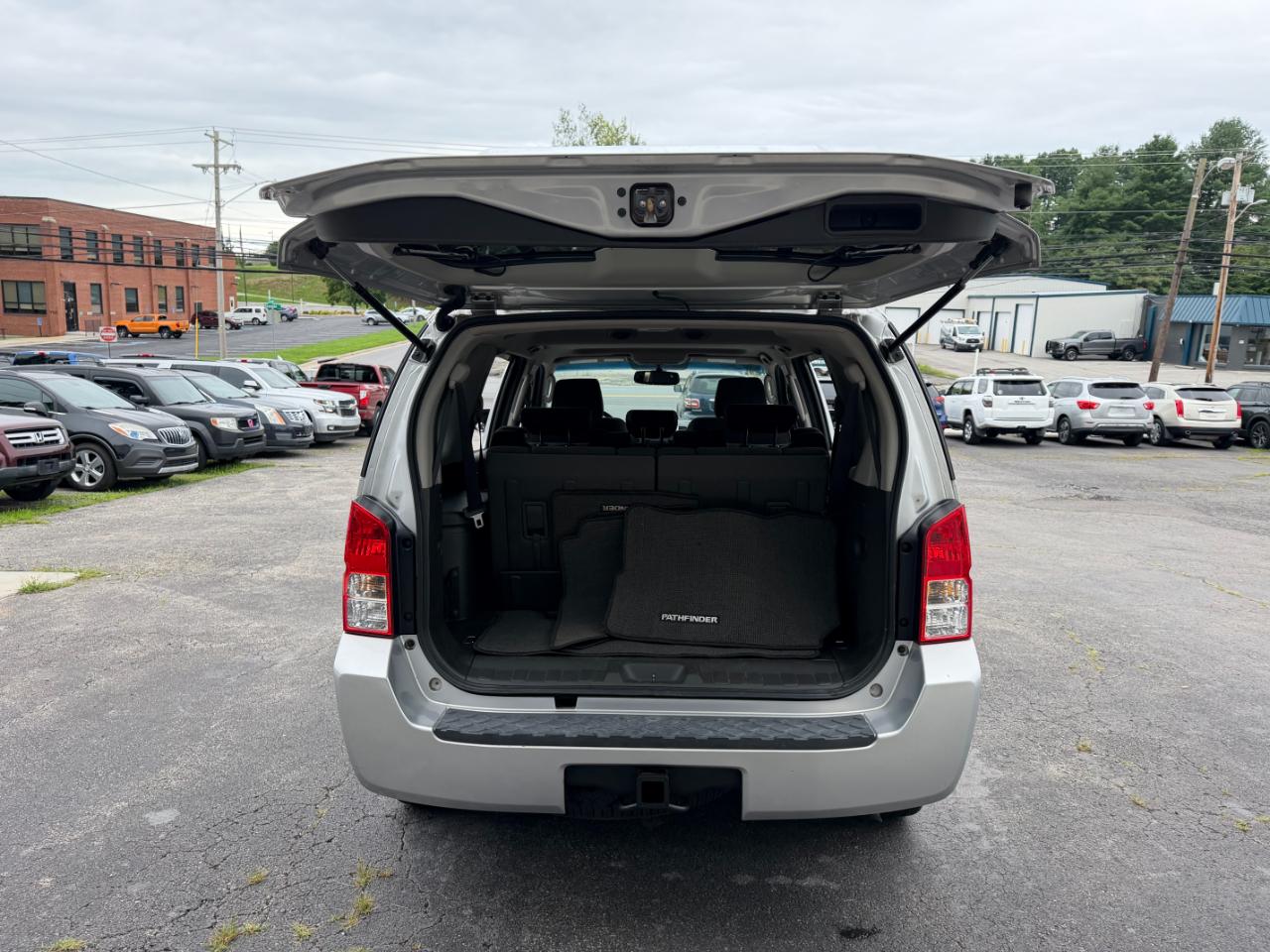 Nissan Pathfinder SE 4WD 2006