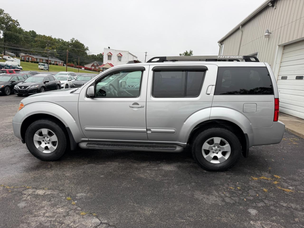 Nissan Pathfinder SE 4WD 2006