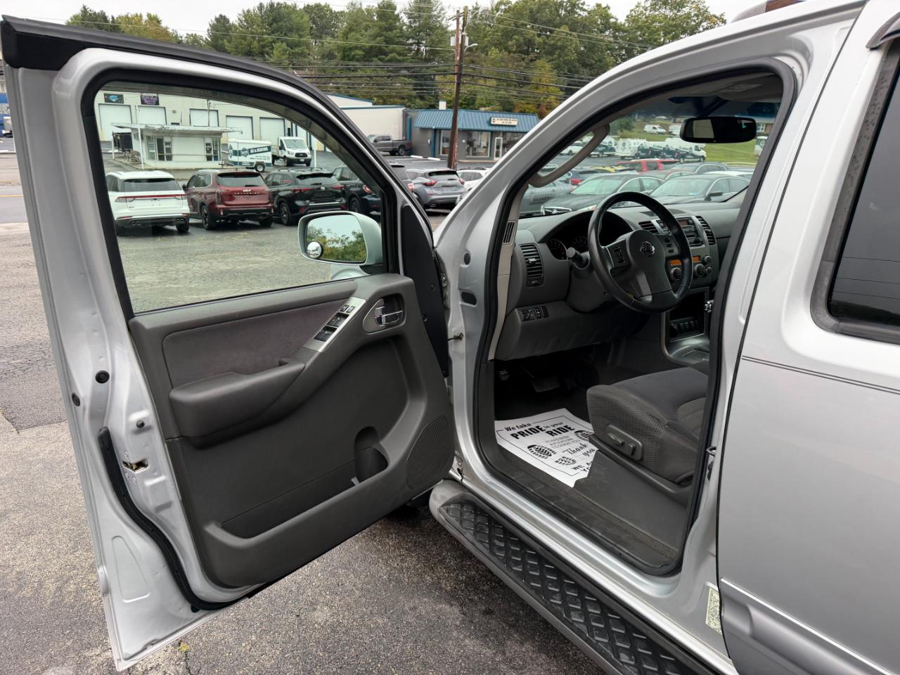 Nissan Pathfinder SE 4WD 2006