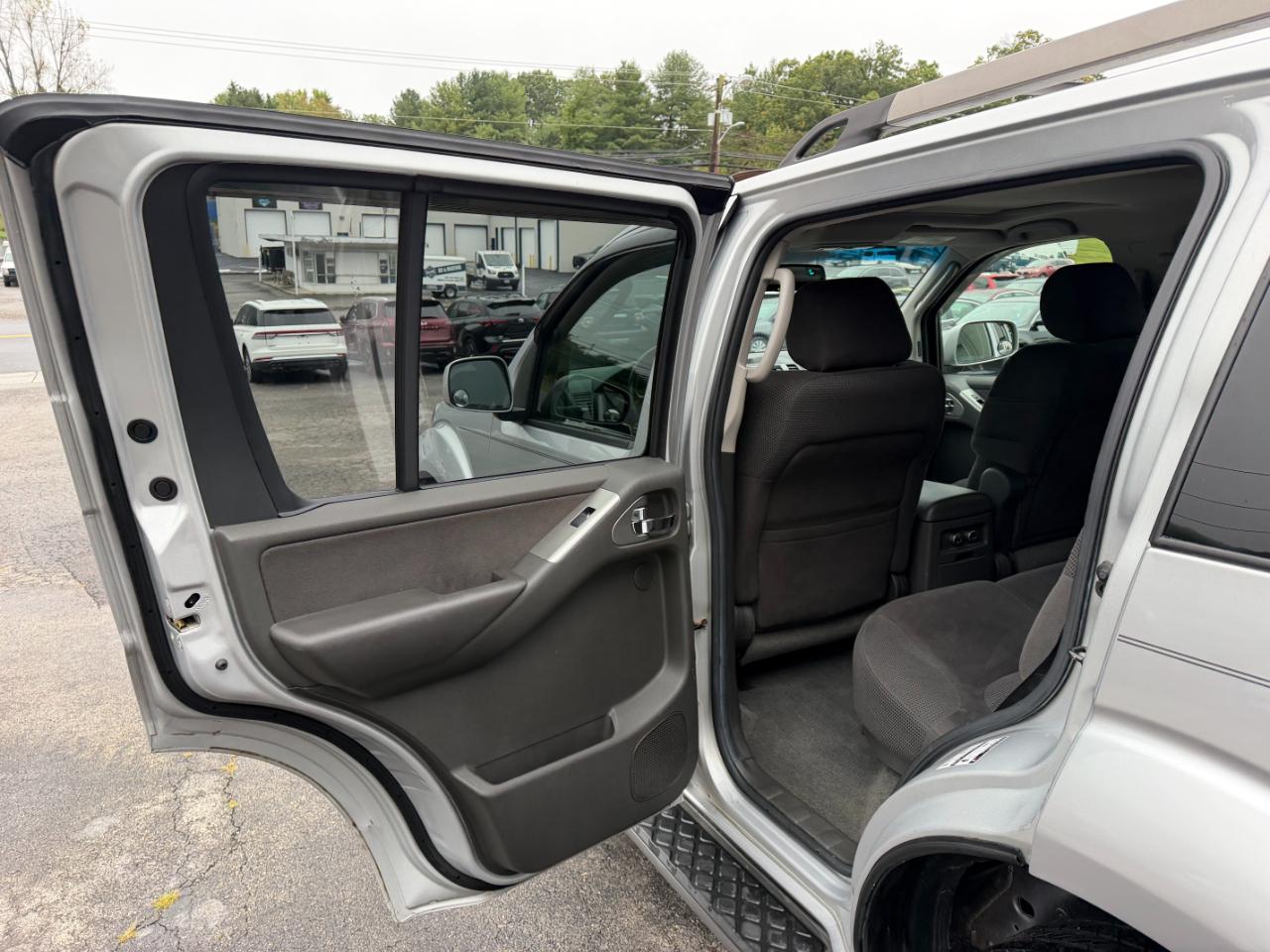Nissan Pathfinder SE 4WD 2006