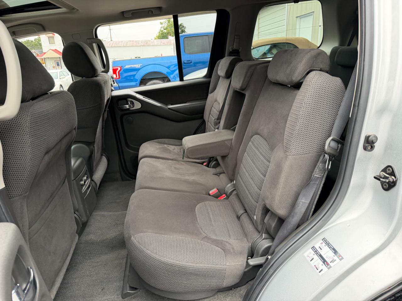 Nissan Pathfinder SE 4WD 2006