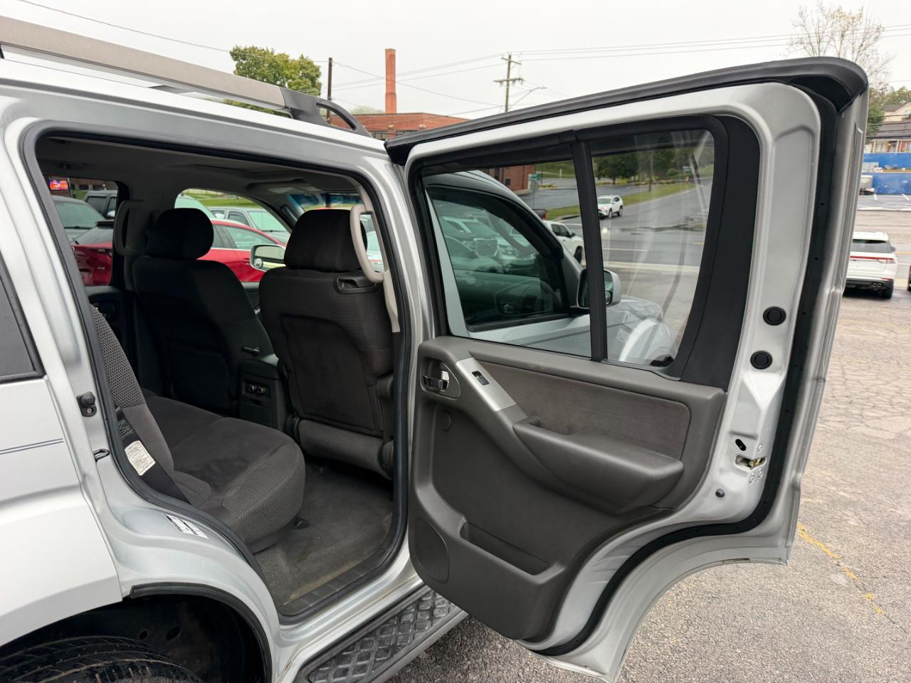 Nissan Pathfinder SE 4WD 2006