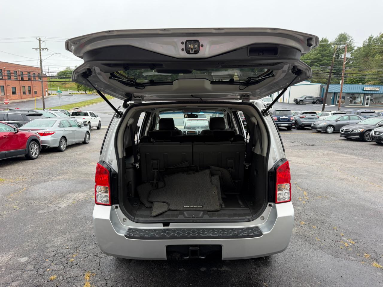 Nissan Pathfinder SE 4WD 2006