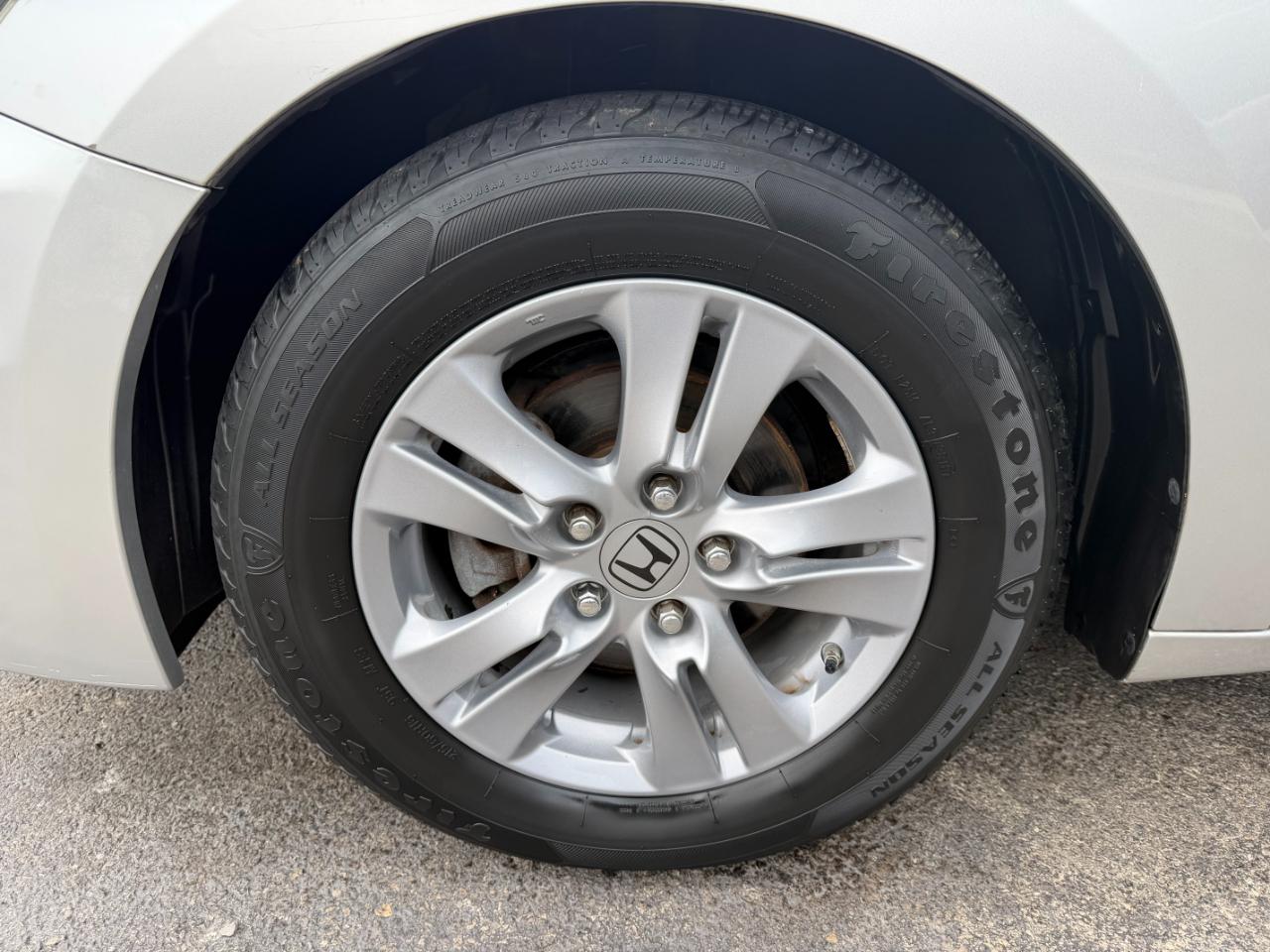 Honda Accord LX-P Sedan AT 2012