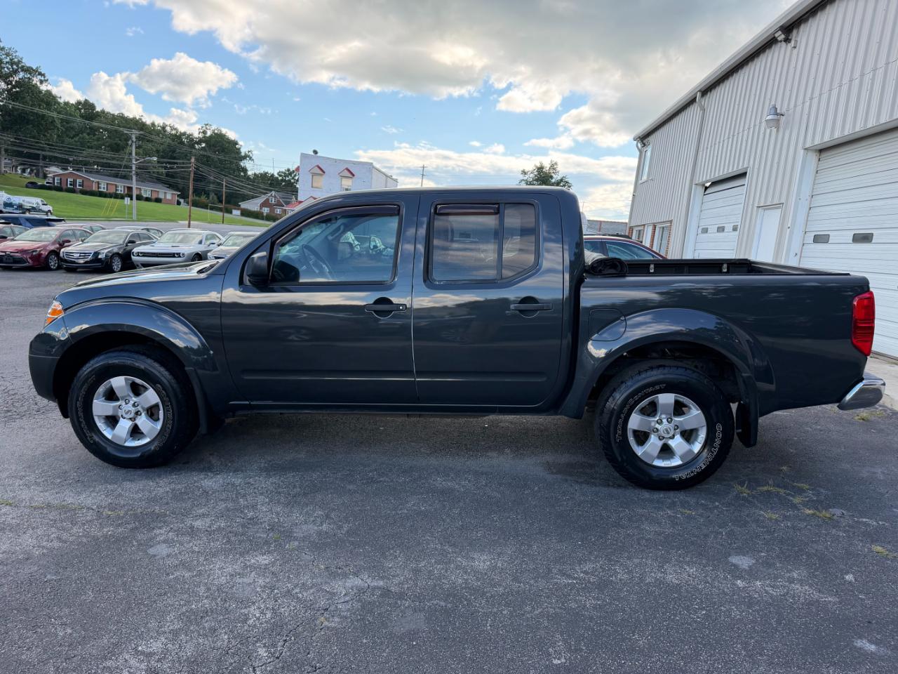 Nissan Frontier SV Crew Cab 4WD 2012