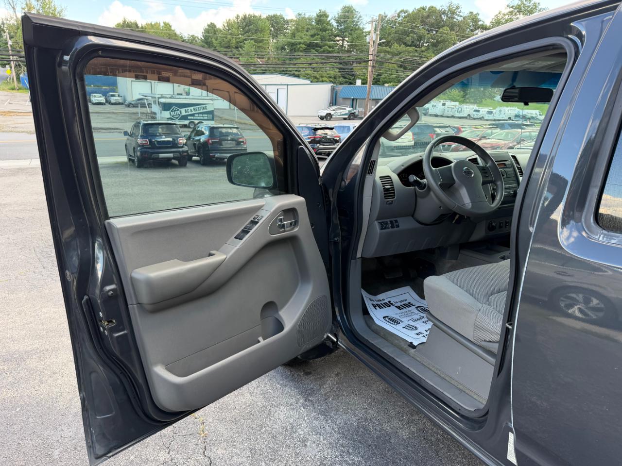 Nissan Frontier SV Crew Cab 4WD 2012