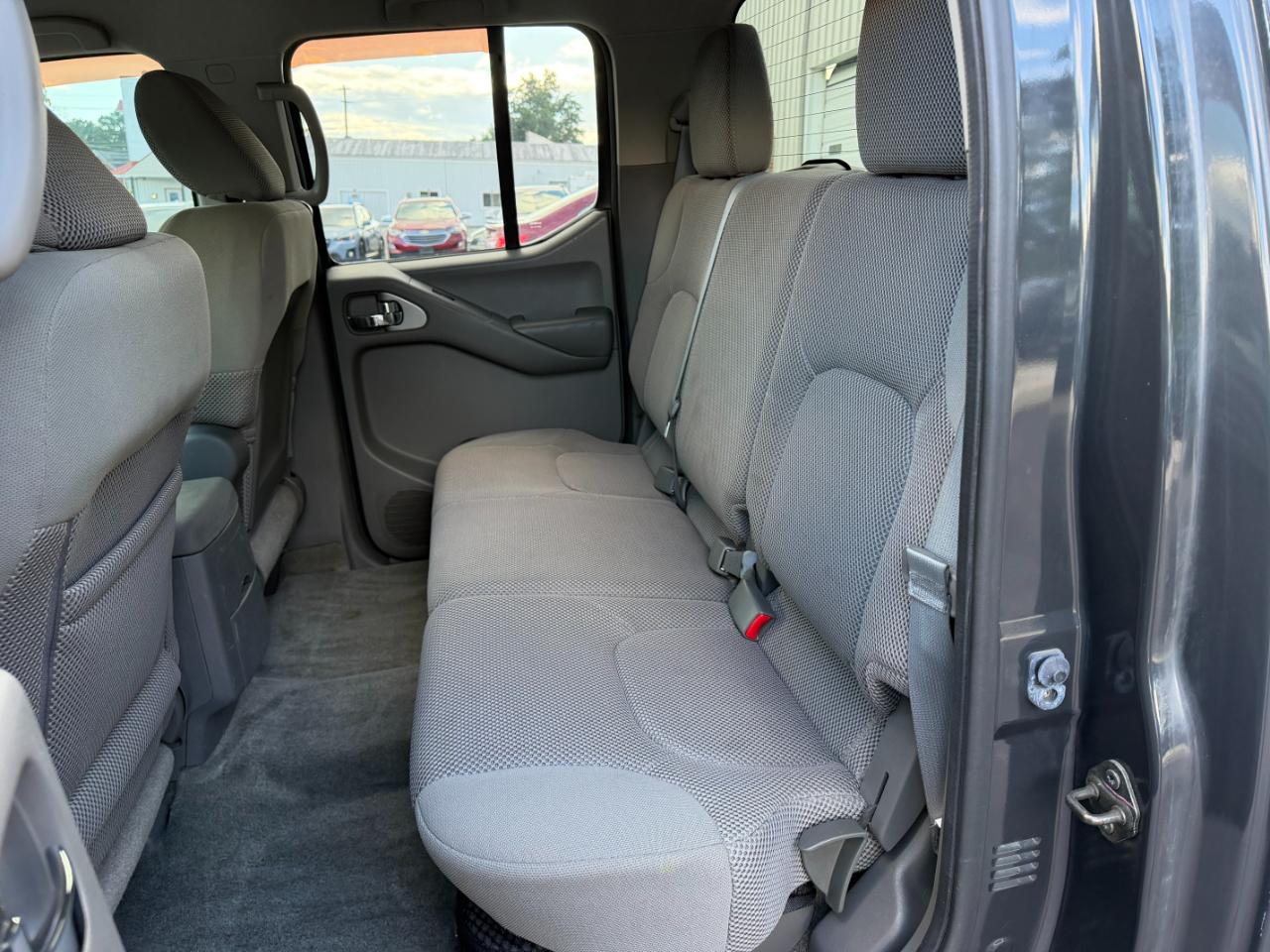 Nissan Frontier SV Crew Cab 4WD 2012