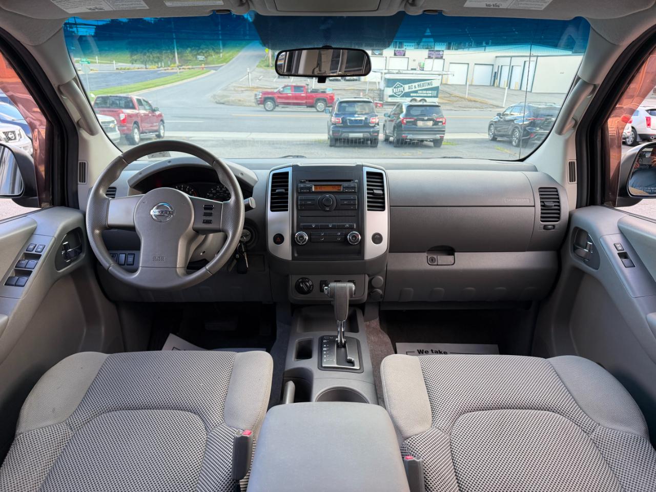 Nissan Frontier SV Crew Cab 4WD 2012