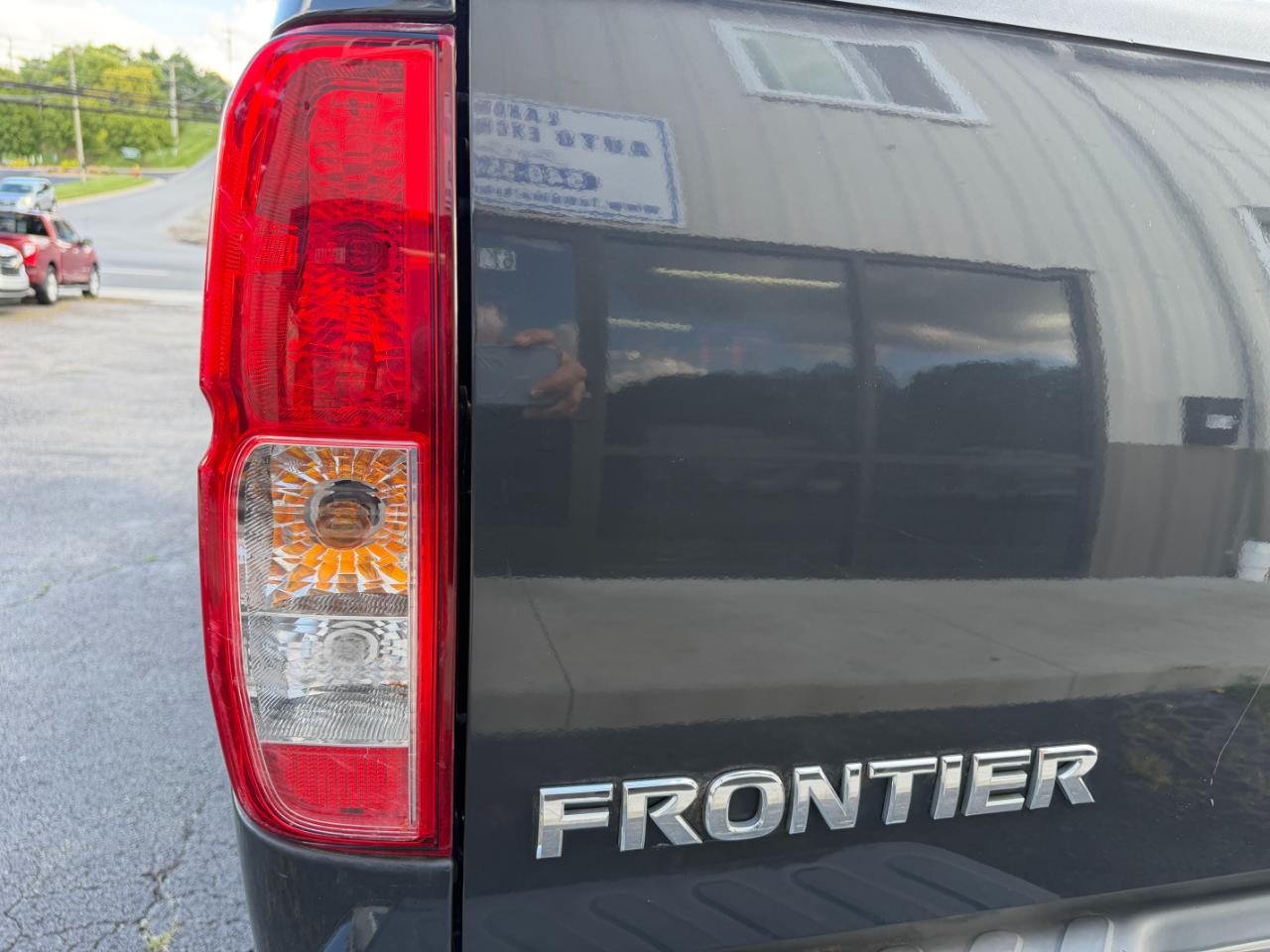 Nissan Frontier SV Crew Cab 4WD 2012