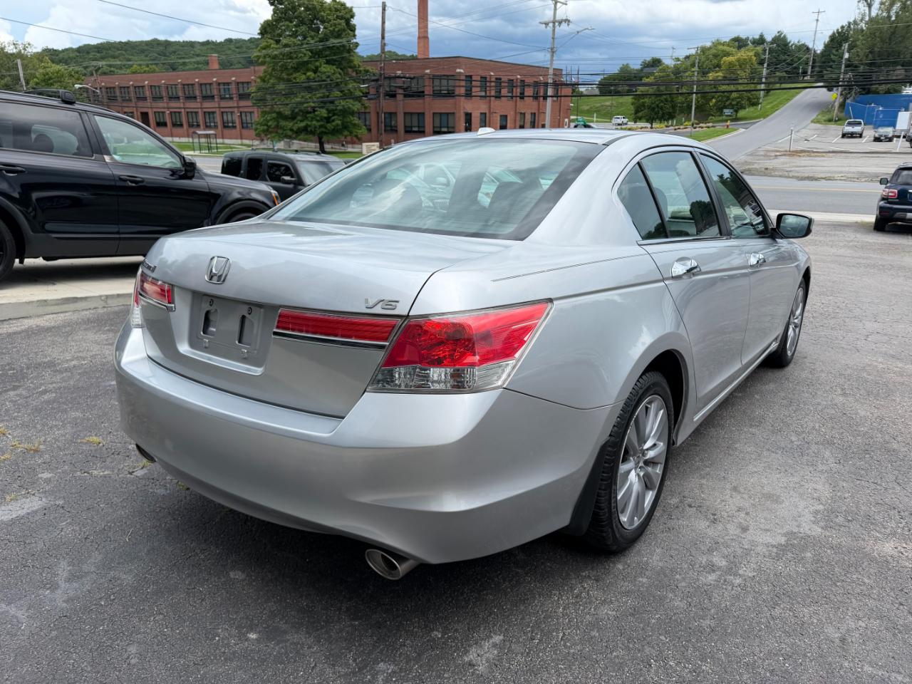 Honda Accord EX-L V-6 Sedan AT 2011