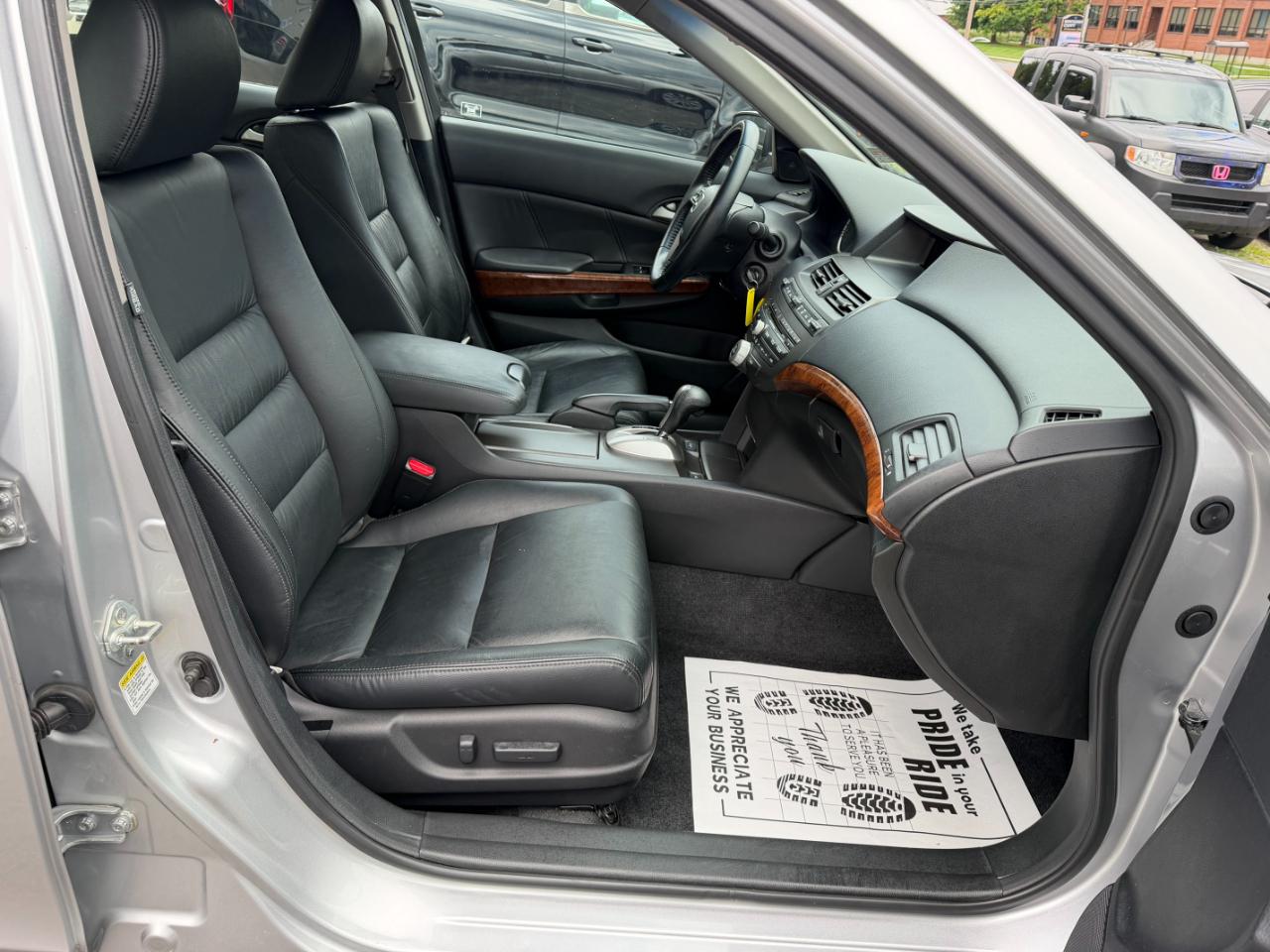Honda Accord EX-L V-6 Sedan AT 2011