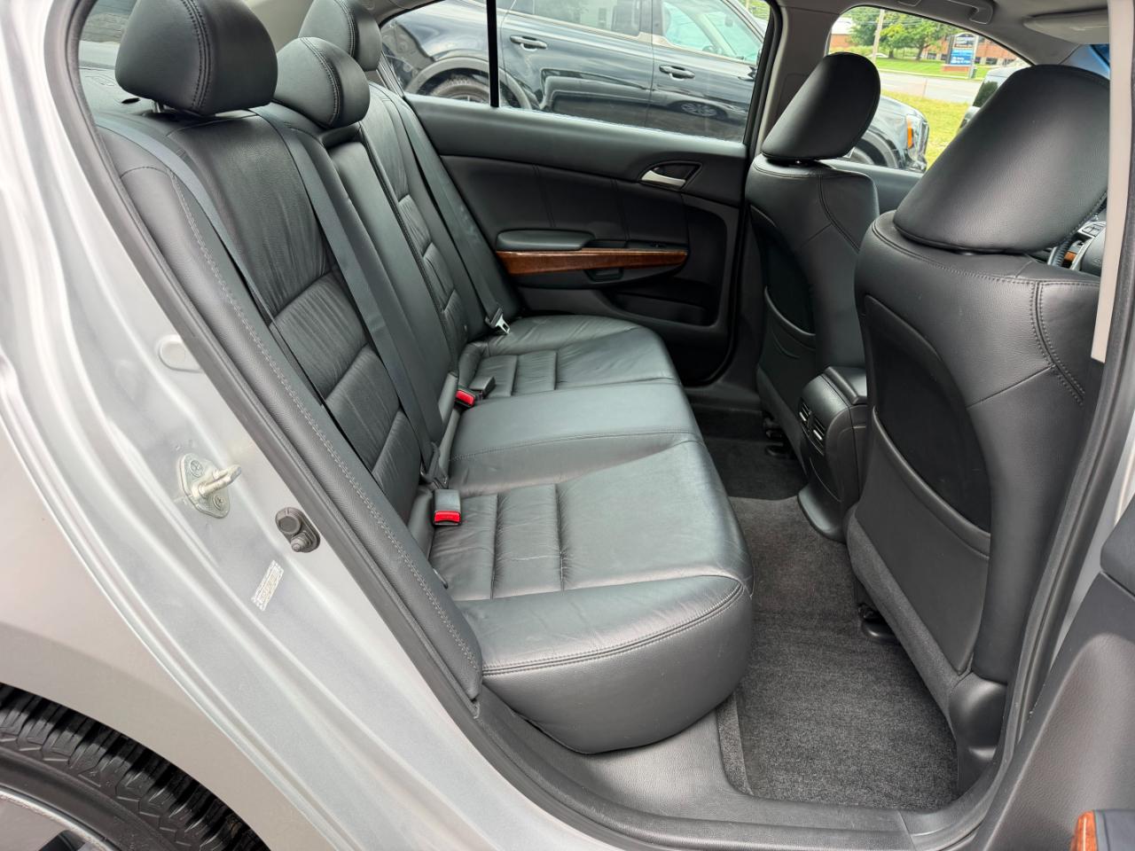 Honda Accord EX-L V-6 Sedan AT 2011