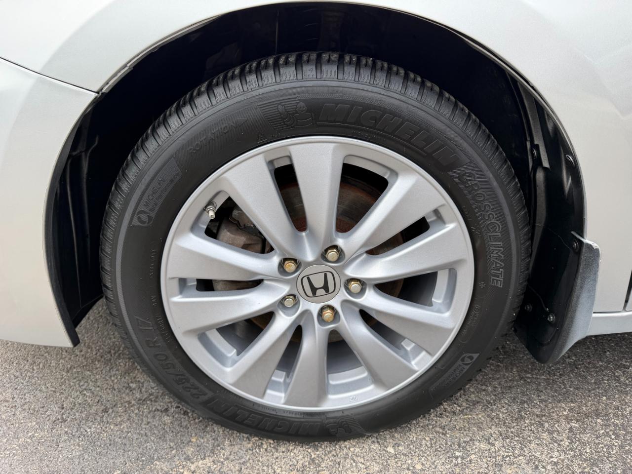 Honda Accord EX-L V-6 Sedan AT 2011