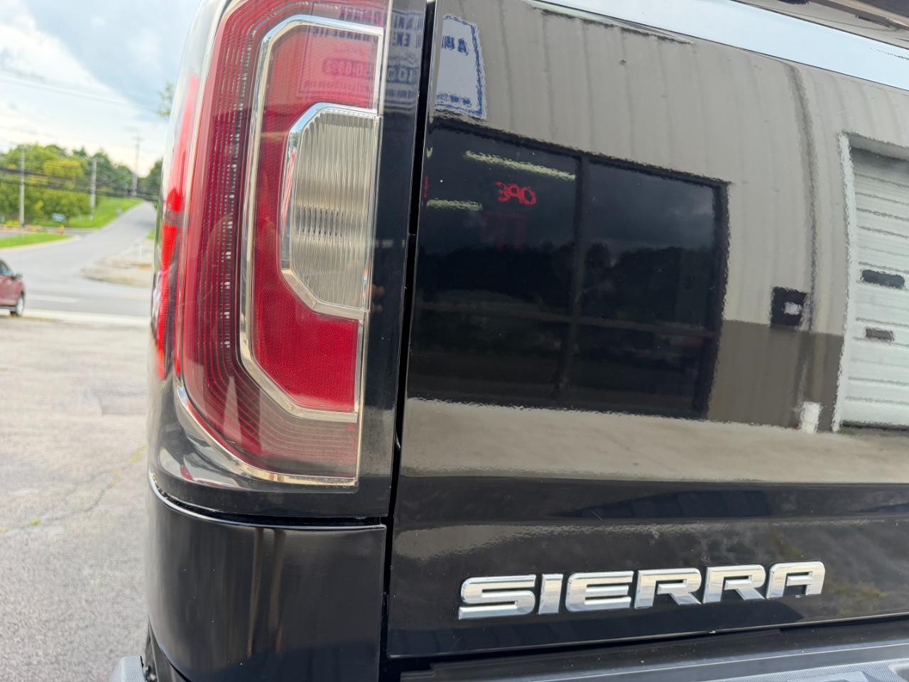 GMC Sierra 1500 Denali Crew Cab Long Box 4WD 2018