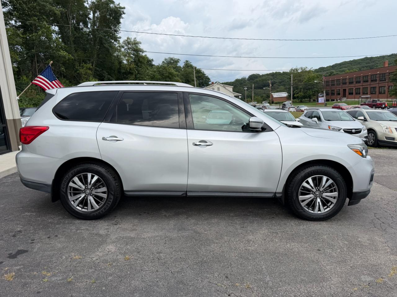 Nissan Pathfinder S 4D SUV 4WD 2017