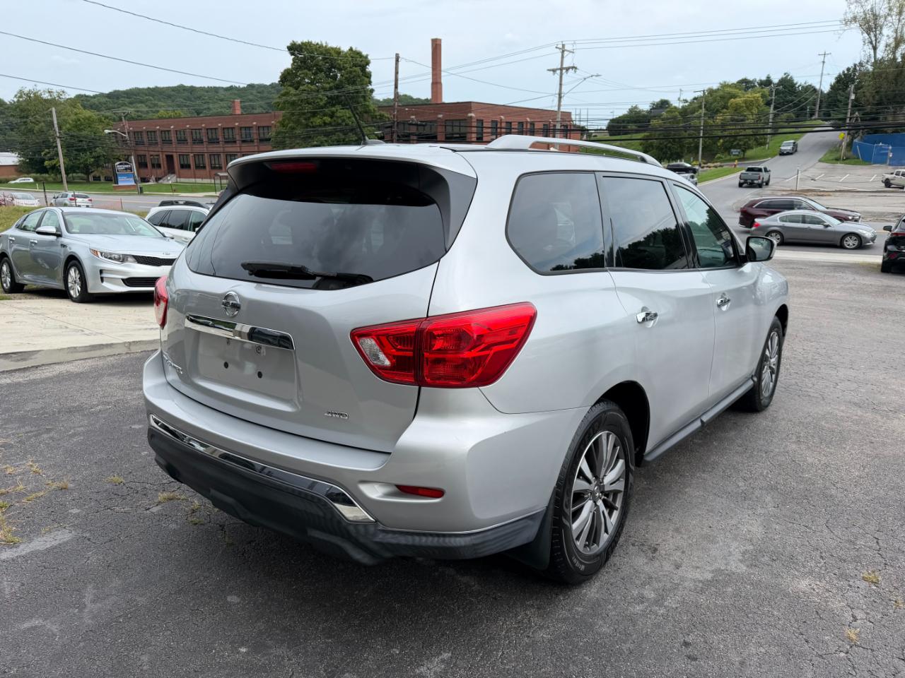 Nissan Pathfinder S 4D SUV 4WD 2017