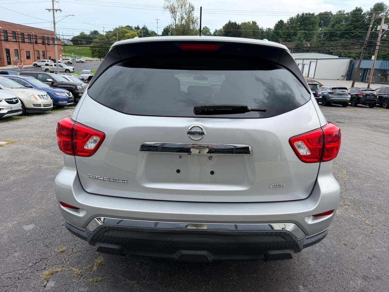 Nissan Pathfinder S 4D SUV 4WD 2017