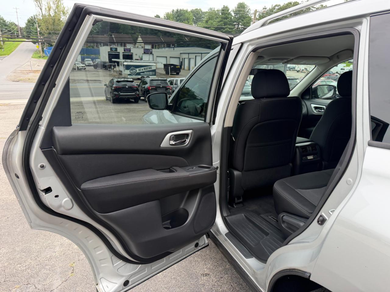 Nissan Pathfinder S 4D SUV 4WD 2017