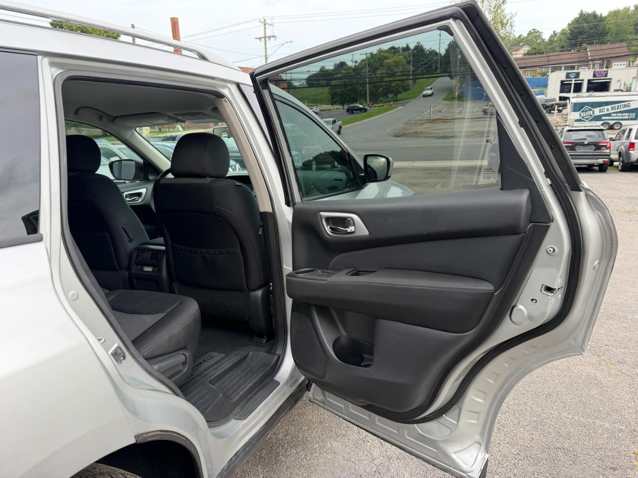 Nissan Pathfinder S 4D SUV 4WD 2017