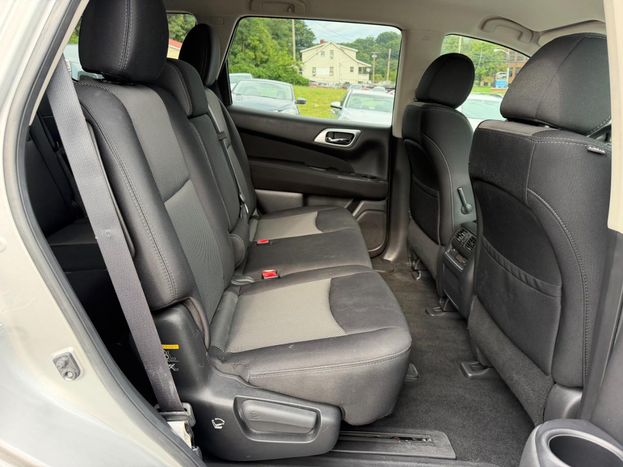 Nissan Pathfinder S 4D SUV 4WD 2017