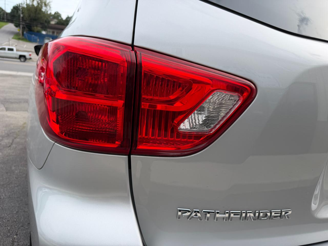 Nissan Pathfinder S 4D SUV 4WD 2017