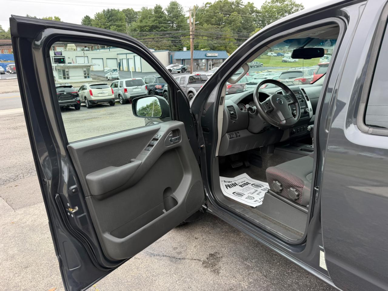 Nissan Frontier PRO-4X Crew Cab 4WD 2012
