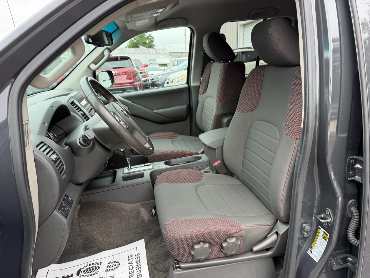 Nissan Frontier PRO-4X Crew Cab 4WD 2012
