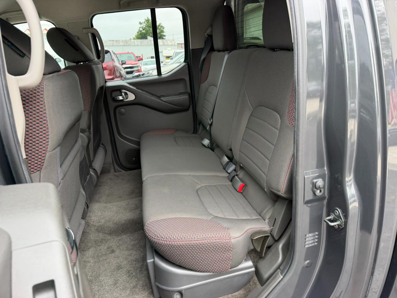 Nissan Frontier PRO-4X Crew Cab 4WD 2012