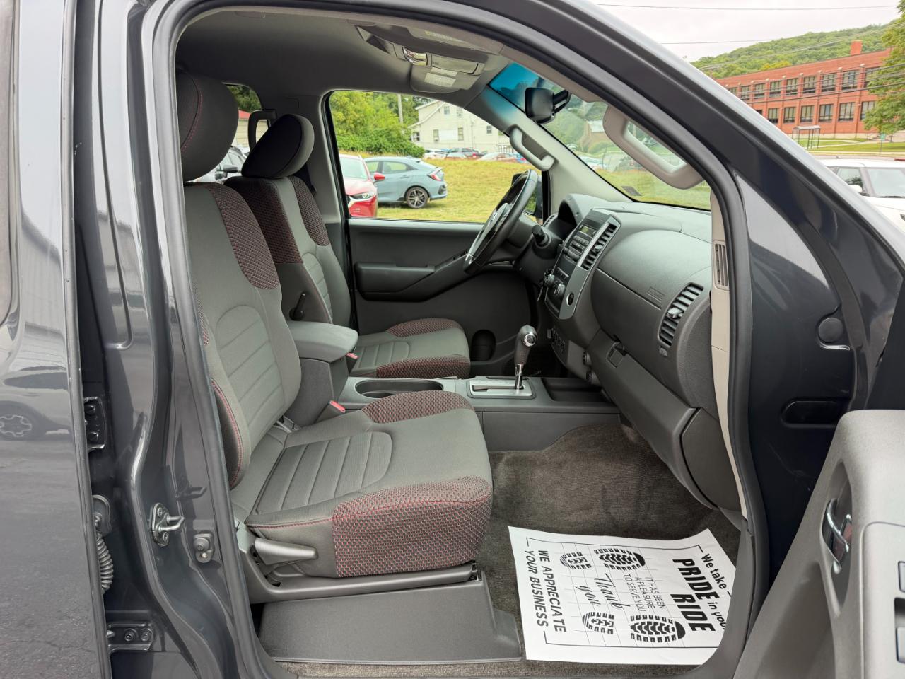 Nissan Frontier PRO-4X Crew Cab 4WD 2012