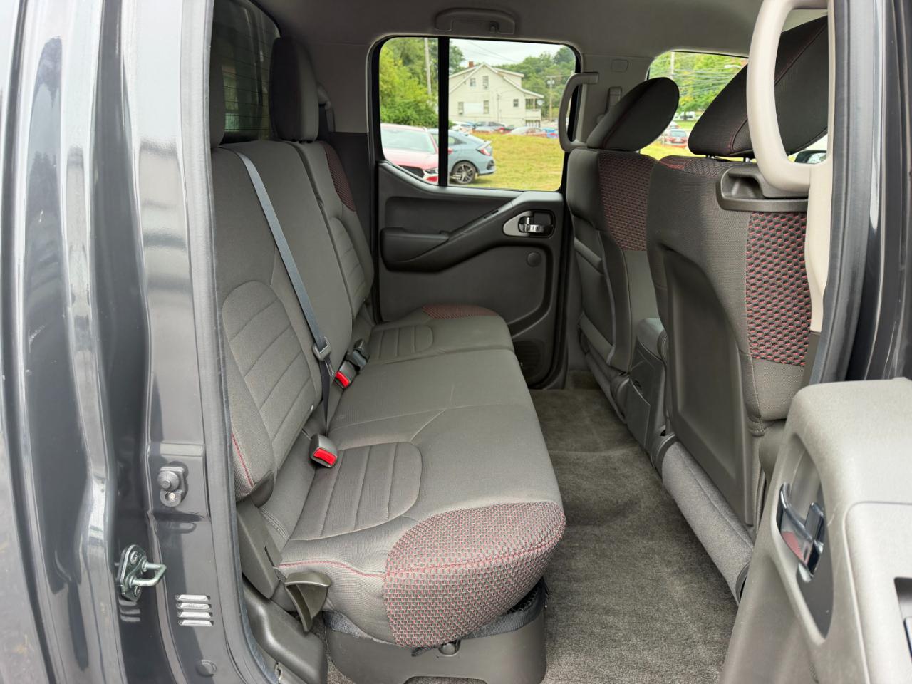 Nissan Frontier PRO-4X Crew Cab 4WD 2012