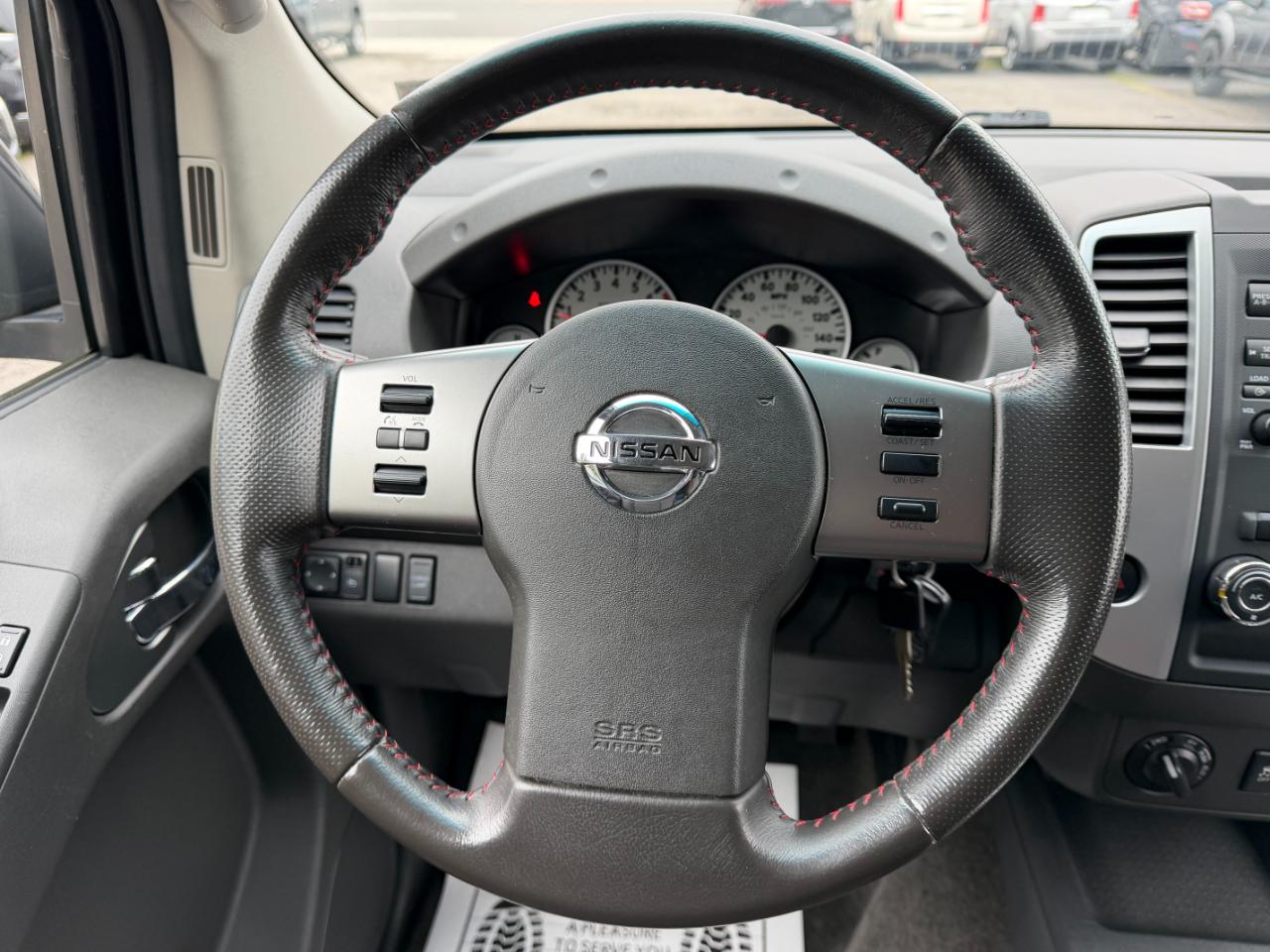Nissan Frontier PRO-4X Crew Cab 4WD 2012