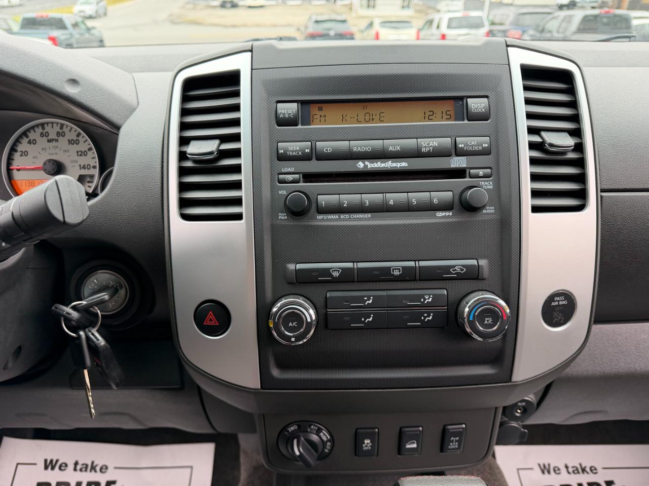 Nissan Frontier PRO-4X Crew Cab 4WD 2012