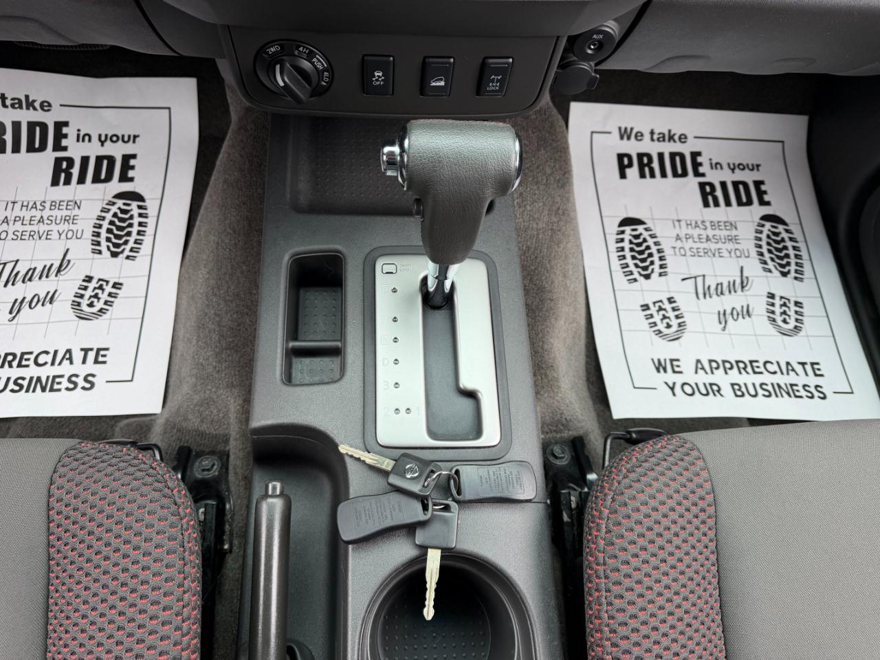 Nissan Frontier PRO-4X Crew Cab 4WD 2012