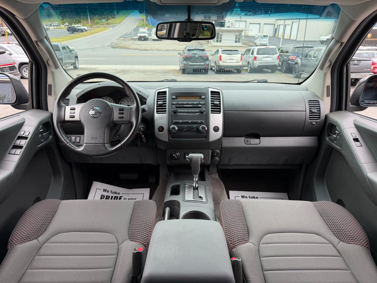 Nissan Frontier PRO-4X Crew Cab 4WD 2012