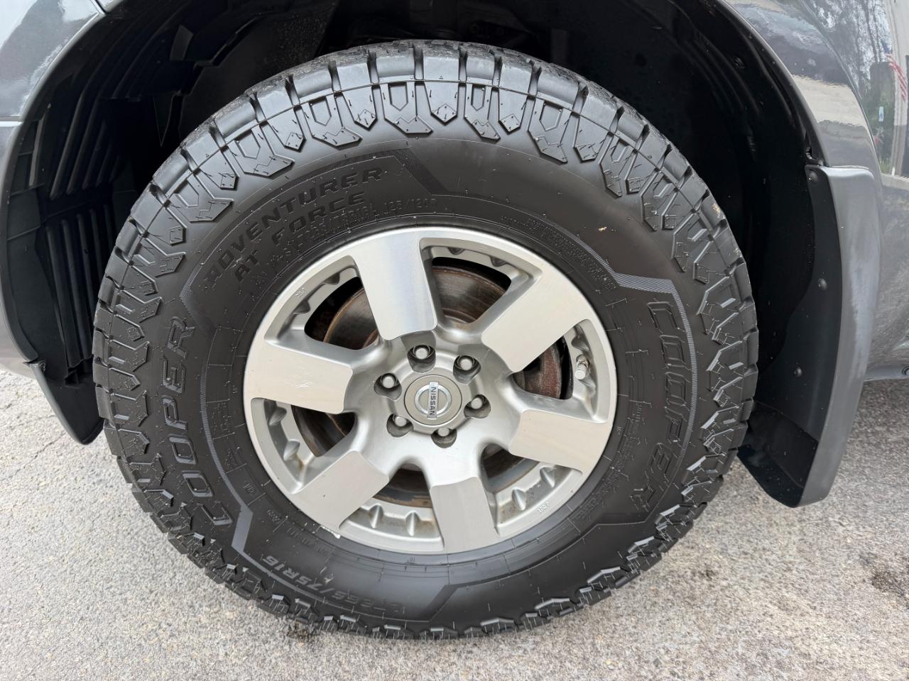 Nissan Frontier PRO-4X Crew Cab 4WD 2012
