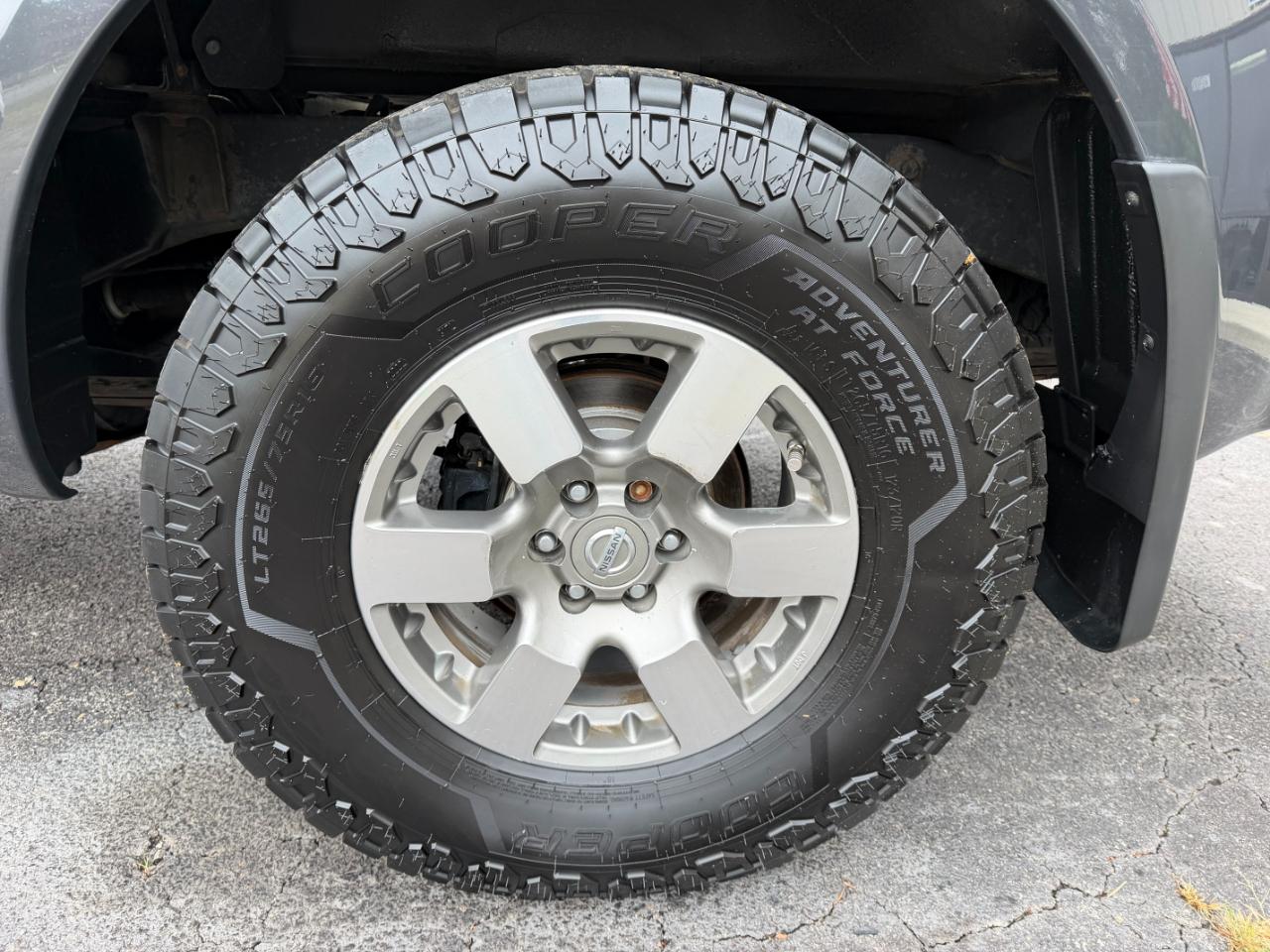 Nissan Frontier PRO-4X Crew Cab 4WD 2012