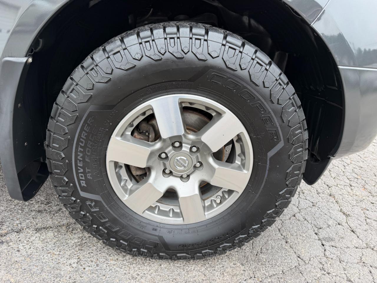 Nissan Frontier PRO-4X Crew Cab 4WD 2012