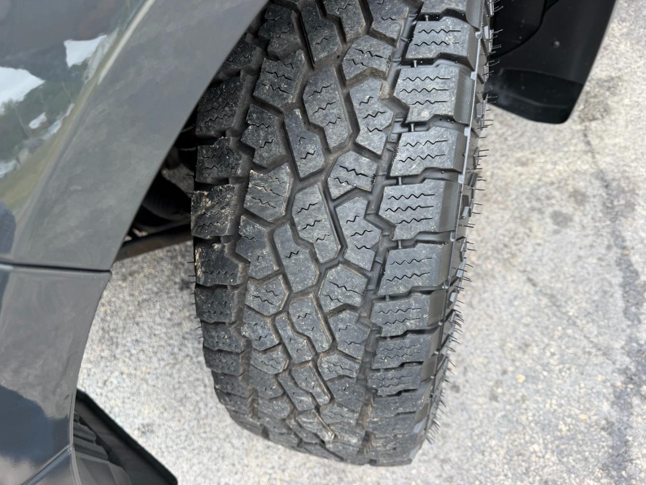 Nissan Frontier PRO-4X Crew Cab 4WD 2012